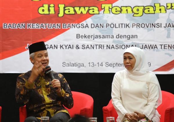Ganjar Pranowo Malam Malam Terbang ke Surabaya 'Lamar' Khofifah? Hasto Kristiyanto: Temui Orang Khusus