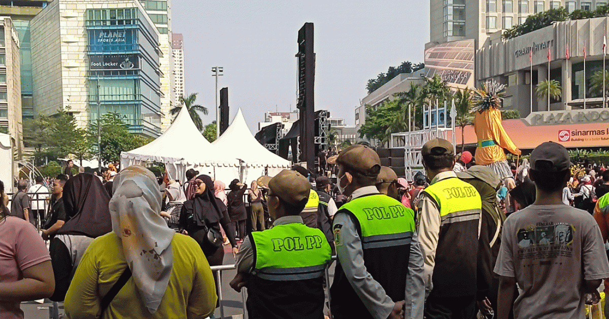Ratusan Anggota Satpol PP dan Petugas Kebersihan Dikerahkan saat Pencanangan HUT Jakarta Ke-497