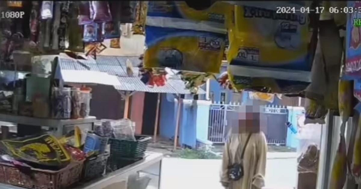 Viral Diduga Wanita ODGJ Ngamuk Hingga Merusak Minimarket dan Memukuli Pemotor di Bekasi