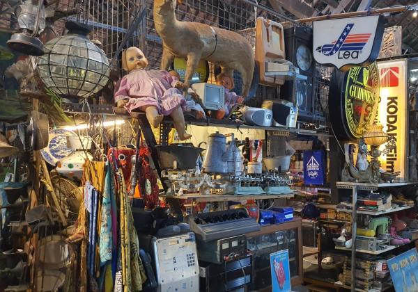Pasar Antik Kota Lama Semarang, Destinasi Wisata Belanja Barang Vintage