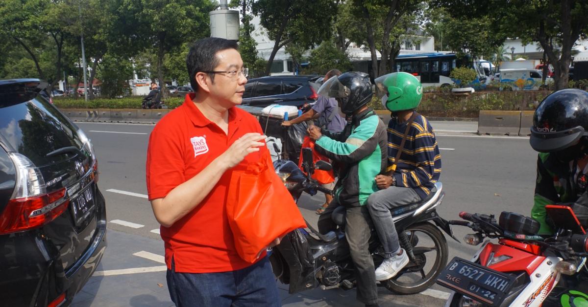 Rayakan Ramadan, TAYS Berbagi Paket Takjil  Bagi Pengguna Jalan dan Pengemudi Ojek Online 9ccfe505cc3c1349831ffcc71ca69f0d.jpeg