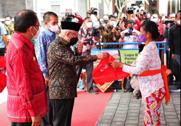 Ma’ruf Amin Salurkan Bansos: Semoga Bisa Dimanfaatkan dengan Baik