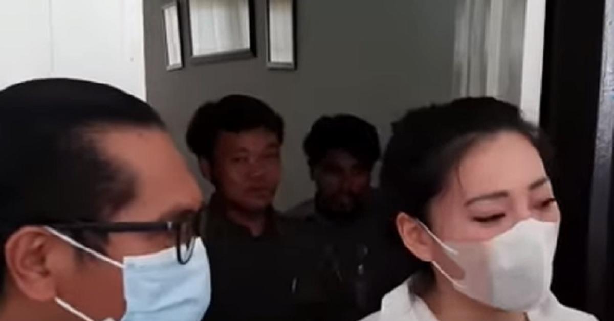 Tangisan Wendy Walters Pecah saat Reza Arap Tak Hadiri Sidang Mediasi: Tak Hormati Hukum