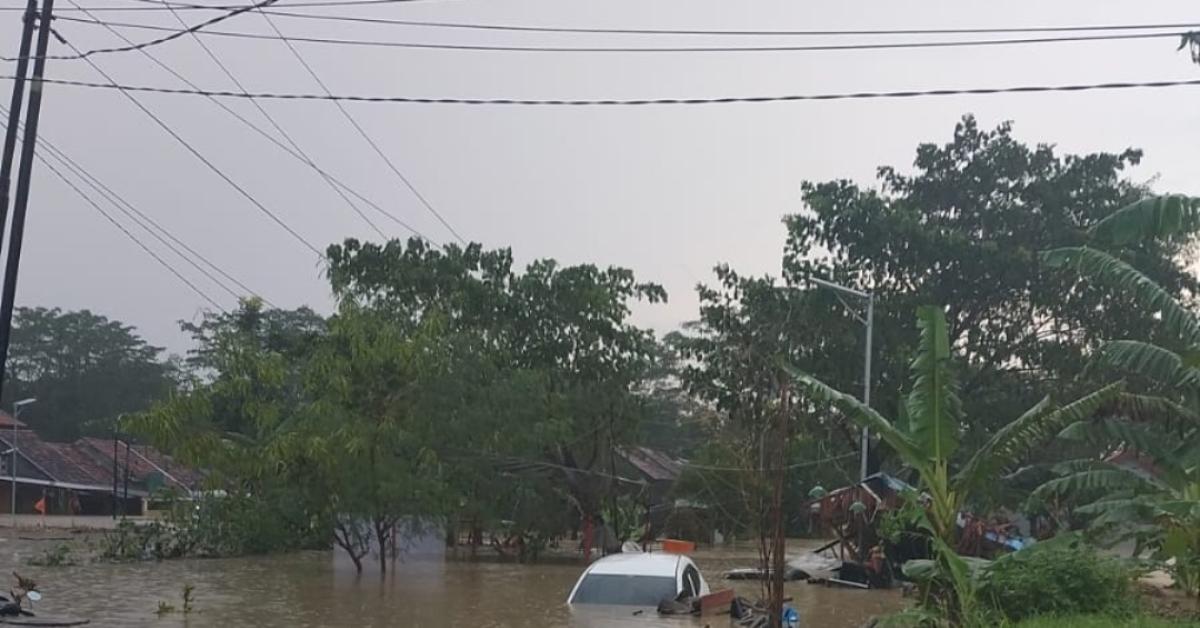 Banjir Bandang Kota Semarang Akibat Tanggul Jebol, 50 Keluarga Dievakuasi