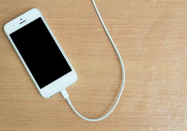 Ini Cara Charge iPhone yang Baik dan Benar, iPhone User Wajib Tau!
