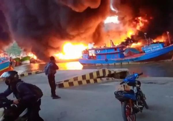  Kebakaran Hebat di Dermaga Betere Cilacap, Terjadi Saat Puluhan Kapal Nelayan Bersandar 