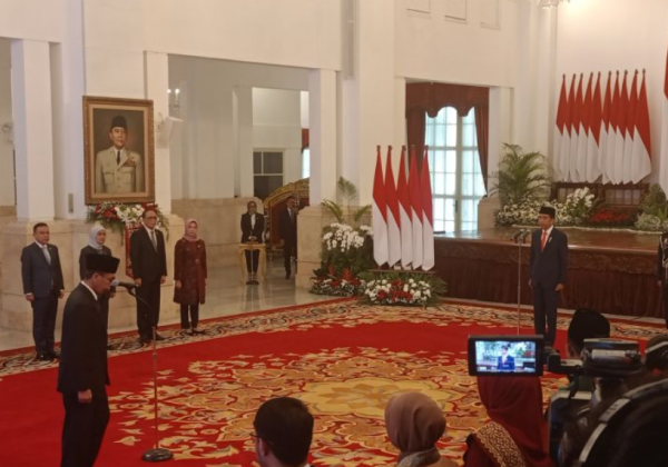 Jokowi Resmi Lantik Nawawi Pomolango Sebagai Ketua KPK Sementara