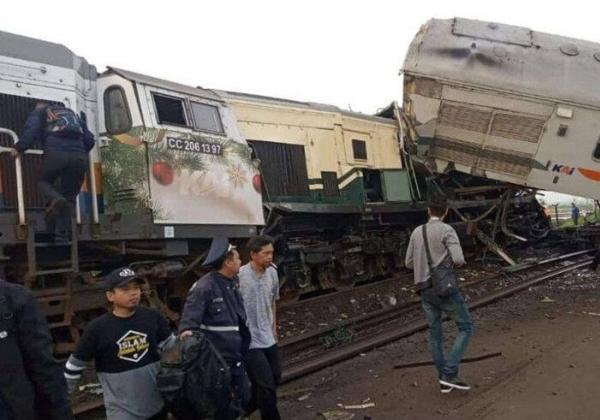 KAI dan KNKT Investigasi Penyebab Tabrakan Dua Kereta di Bandung