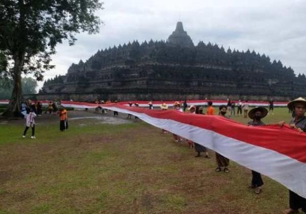 Bikin Merinding, Sang Saka Merah Putih Sepanjang 1.000 Meter Terbentang Mengelilingi Candi Borobudur