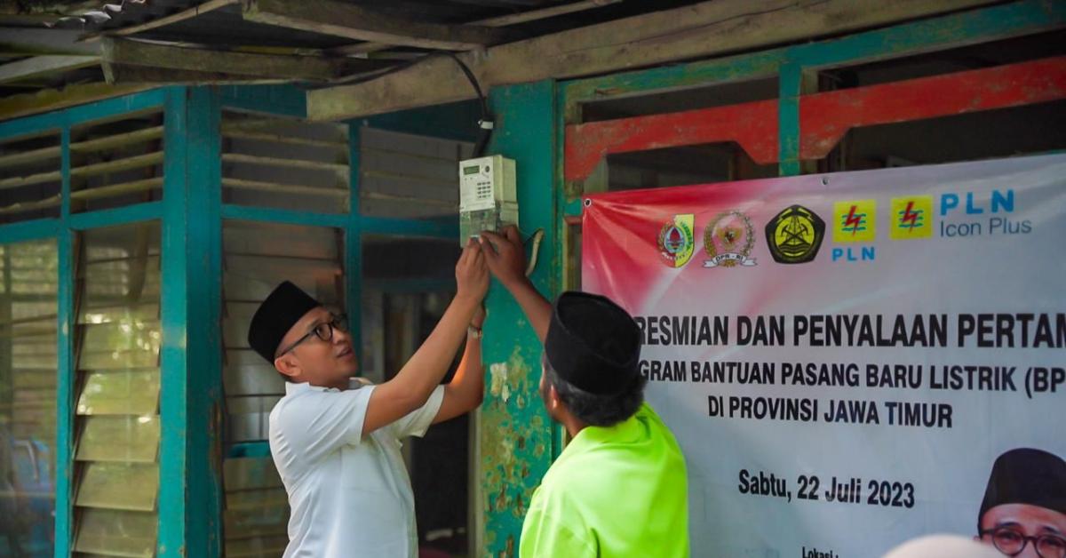 PLN Salurkan Bantuan 988 Sambungan Listrik Gratis dari Pemerintah di Jember, Jatim