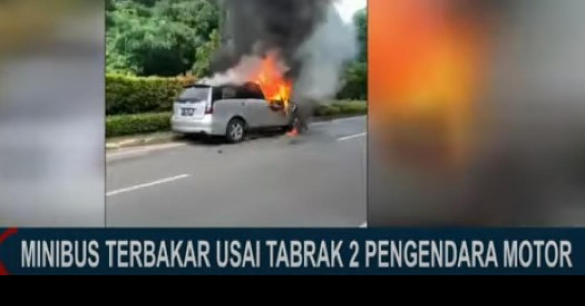 Minibus Terbakar Setelah Tabrak 2 Pengendara Sepeda Motor di Kawasan BSD Tangerang