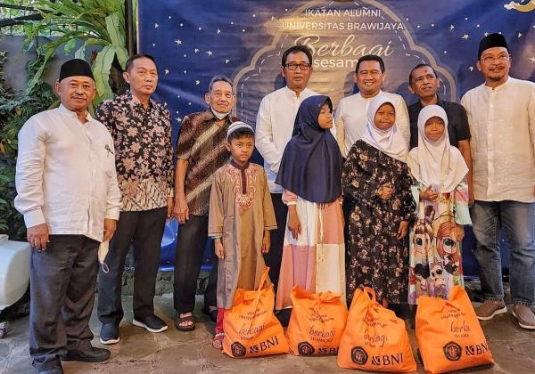 BNI dan Alumni Universitas Brawijaya Bagikan Paket Sembako kepada Anak Yatim Piatu