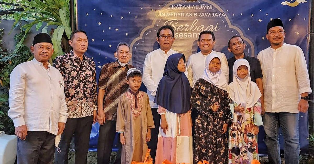 BNI dan Alumni Universitas Brawijaya Bagikan Paket Sembako kepada Anak Yatim Piatu