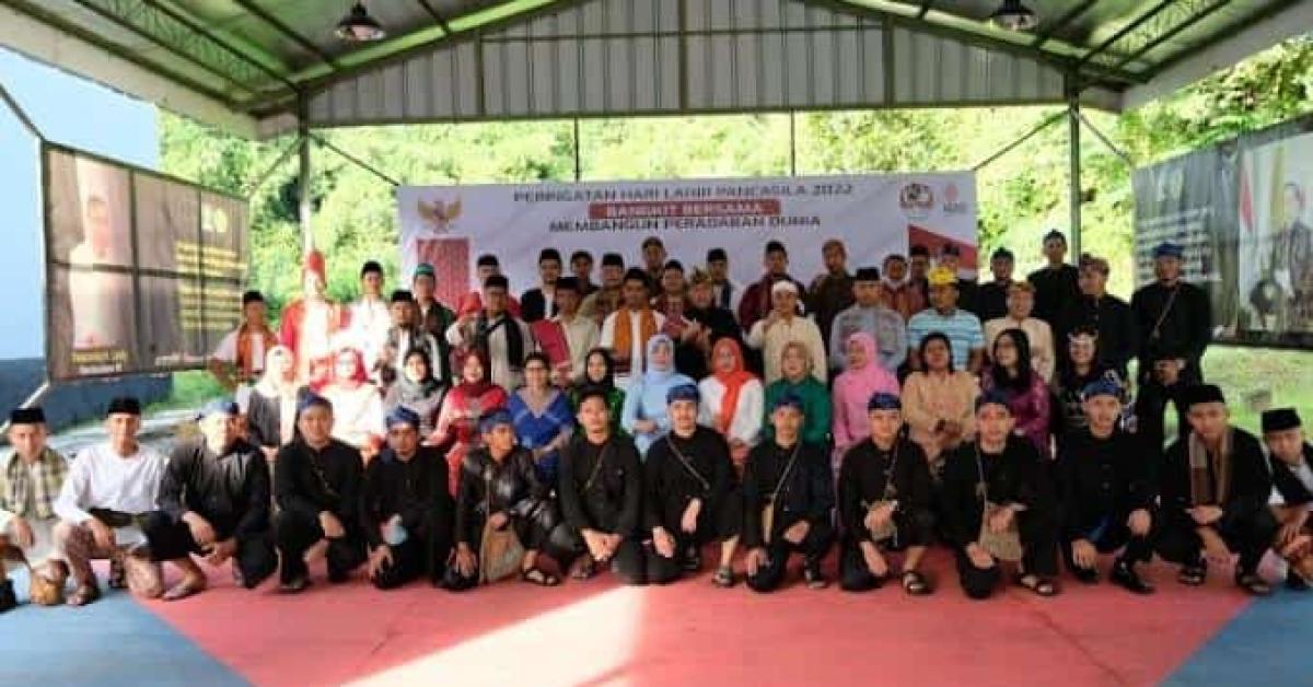 Upacara Hari Lahir Pancasila, Petugas Rutan Kelas I Tangerang Kenakan Pakaian Adat Nusantara