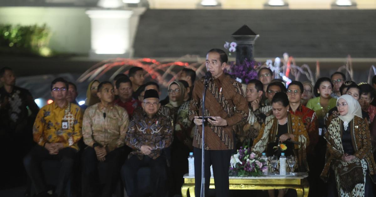 Hari Batik Nasional, Direksi PLN Tampilkan Perpaduan Busana Adat Solo dan Yogyakarta di Istana Negara