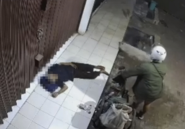 Viral Komplotan Pencuri di Bekasi Curi Kursi Roda Milik Tunawisma yang Sedang Tidur