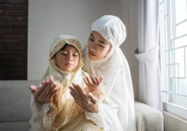 Sholat Terawih Bagi Wanita di Rumah Atau di Masjid Lebih Baik Mana? Simak Penjelasanya!