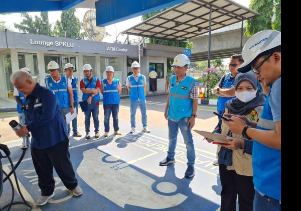 Pastikan Pelayanan Arus Balik, PLN Bersama Itjen Kementerian ESDM Cek Kesiapan SPKLU di Wilayah Banten