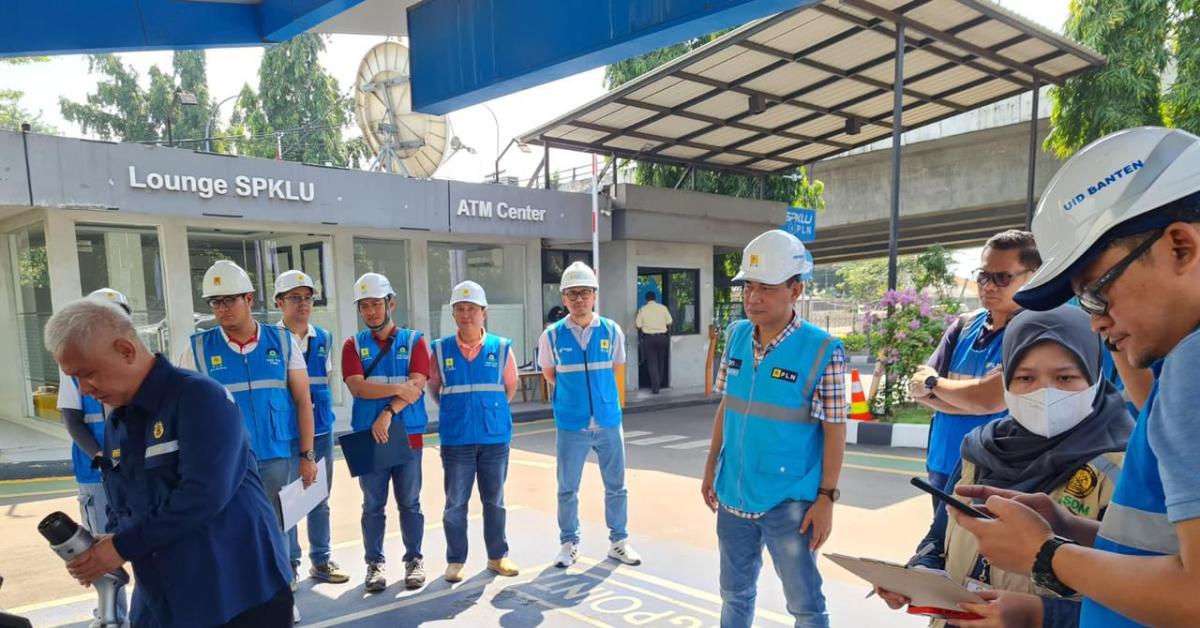 Pastikan Pelayanan Arus Balik, PLN Bersama Itjen Kementerian ESDM Cek Kesiapan SPKLU di Wilayah Banten