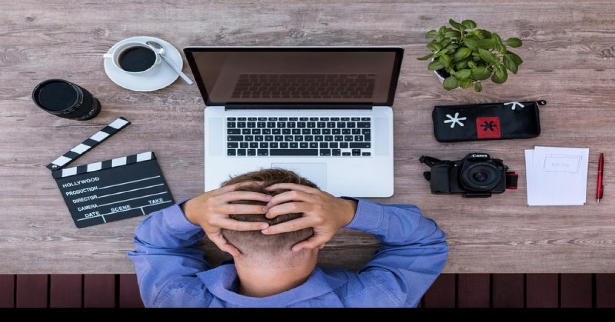 Saat Bekerja Mood Kamu Lagi Gak Bagus? Yuk Intip Tips Untuk Meningkatkan Mood Saat Sedang Bekerja