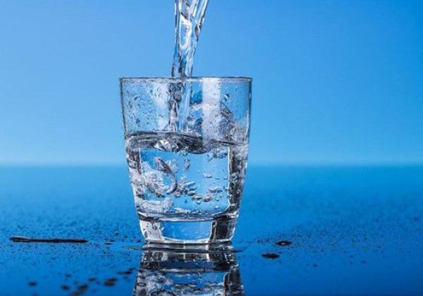 Benarkah Minum Banyak Air Bisa Bantu Turunkan Berat Badan? Berikut Penjelasan Lengkapnya