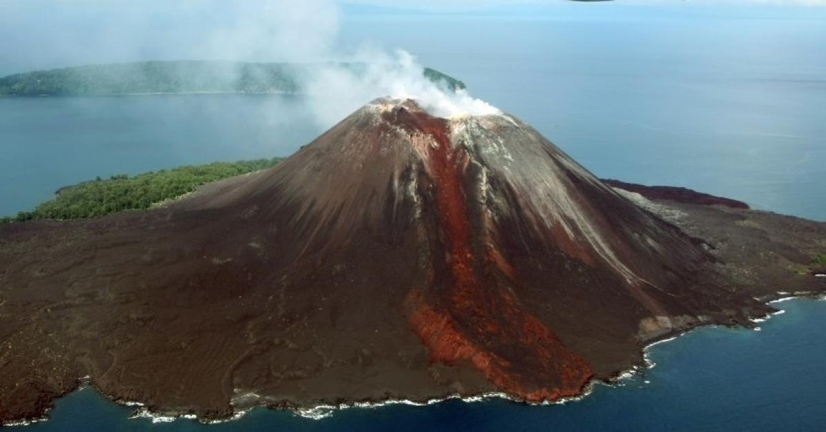 PVMBG : Gunung Lokon dan Anak Krakatau Status Waspada dan Siaga