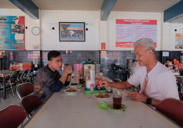 Gibran Pamer Makan Bareng dengan Ganjar di Warung: Memang Lebih Enak...