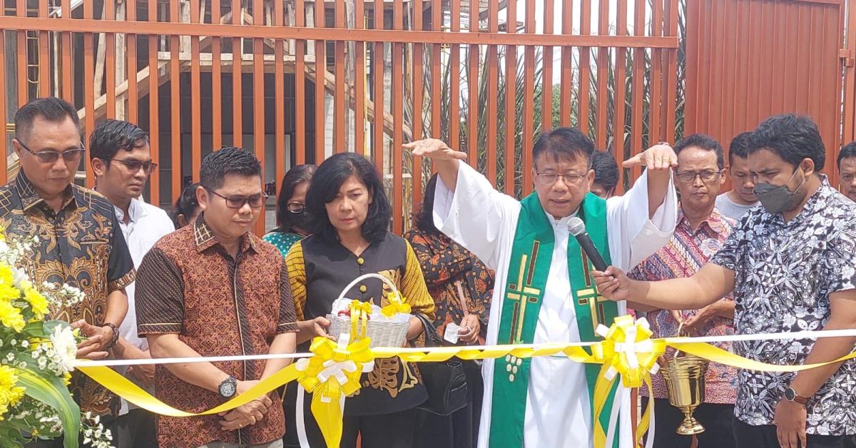 Di Pesta Perak Paroki, DPRD Serahkan Jembatan