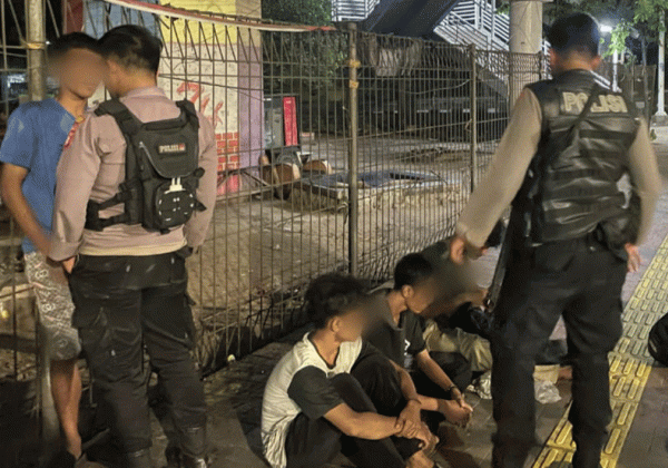 Konvoi Sambil Tenteng Senjata Tajam, 4 Remaja Diringkus Polisi di Jakarta Barat