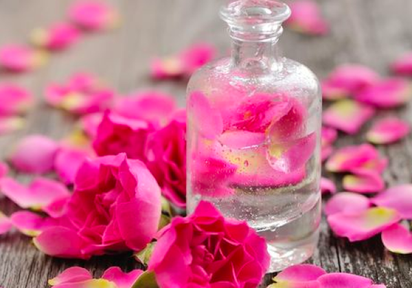 Manfaat Air Mawar untuk Wajah, Bisa Jadi Setting Spray Alami Membuat Make Up Lebih Awet