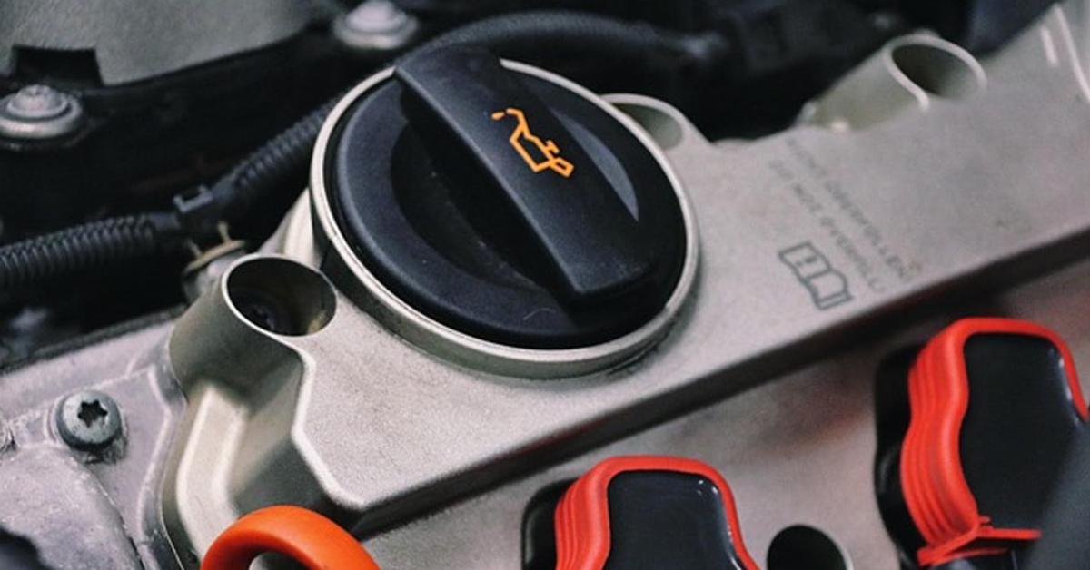 Agar Tidak Salah Ganti, Simak Ulasan Berikut Untuk Memahami Kode Oli Mesin Mobil