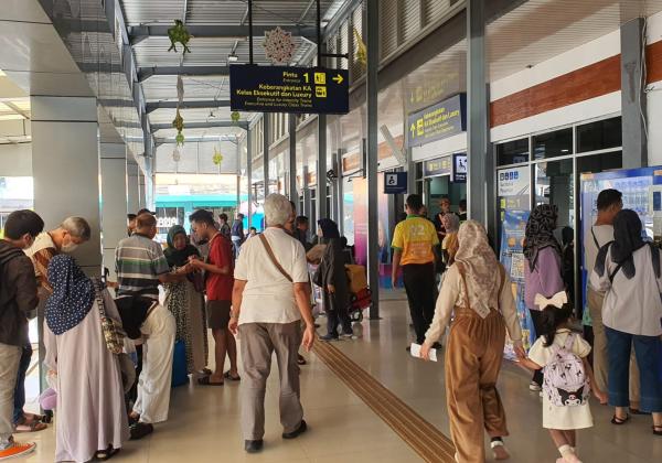 Puncak Arus Balik Lebaran, 5 Ribu Pemudik Berangkat Dari Stasiun Pasar Turi Surabaya