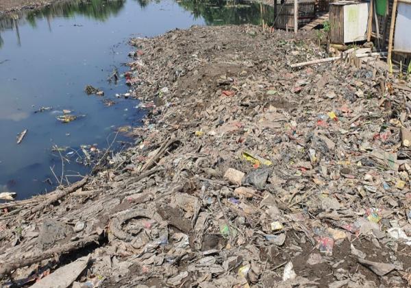 Warga Ungkap Sampah Sudah Menumpuk Bertahun Tahun, Begini Kondisi Aliran Kali Desa Sumberjaya Tambun Bekasi