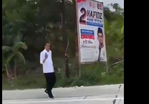 Viral! Jokowi Jalan Kaki Hingga Sapa Warga saat Ban Mobil RI 1 Bocor