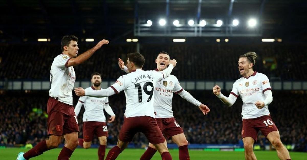 Everton Cari Formula Terbaik Bendung Manchester City