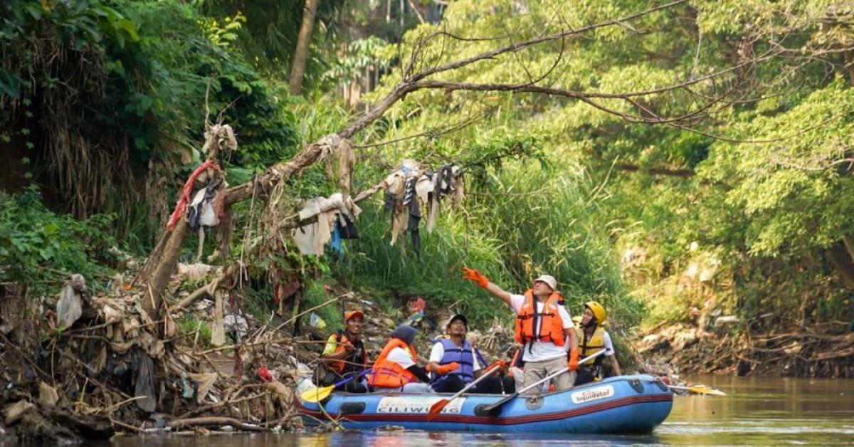Bersama KLHK, Ribuan Pegawai PLN Group Bersihkan Pantai dan Sungai Serentak Se-Indonesia