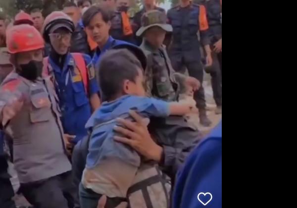 Ajaib! Bocah 4 Tahun Ditemukan Selamat Setelah 3 Hari Bertahan Hidup di Reruntuhan Gempa Cianjur