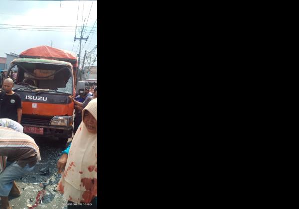 Adu Banteng Truk Sampah  vs Motor di Bekasi, Satu Orang Tewas