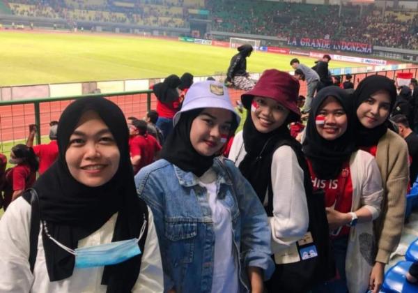 Foto-foto Bidadari Tribun Dukung Timnas Indonesia AFF U-19, Langsung dari Stadion Chandrabaga Bekasi 