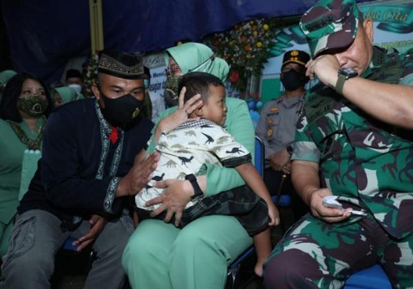 Ini Momen Jenderal Dudung Menangis Bertemu Anak Yatim Piatu Korban Serangan KKB Papua
