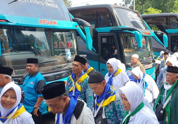 2 Kloter Asal Kabupaten Garut dan Cianjur Tiba di Asrama Haji Bekasi