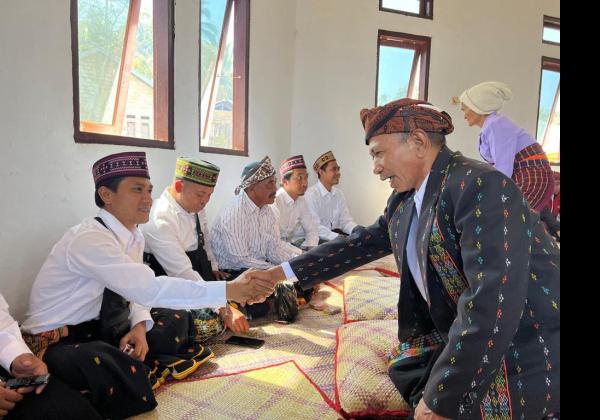 Warga Poco Leok NTT Sambut Hangat PLN dalam Upacara Adat Penti