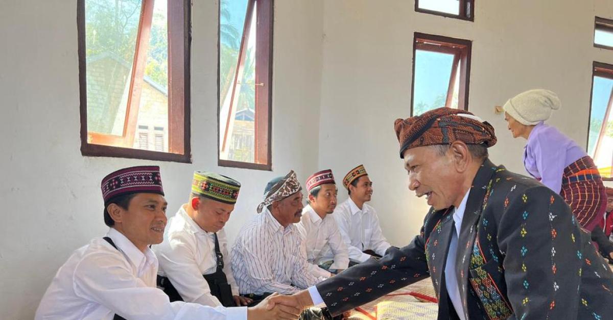 Warga Poco Leok NTT Sambut Hangat PLN dalam Upacara Adat Penti