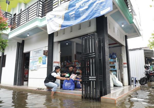 Tanggap Bencana Banjir, BRI Peduli Salurkan Bantuan bagi Warga Terdampak di Demak