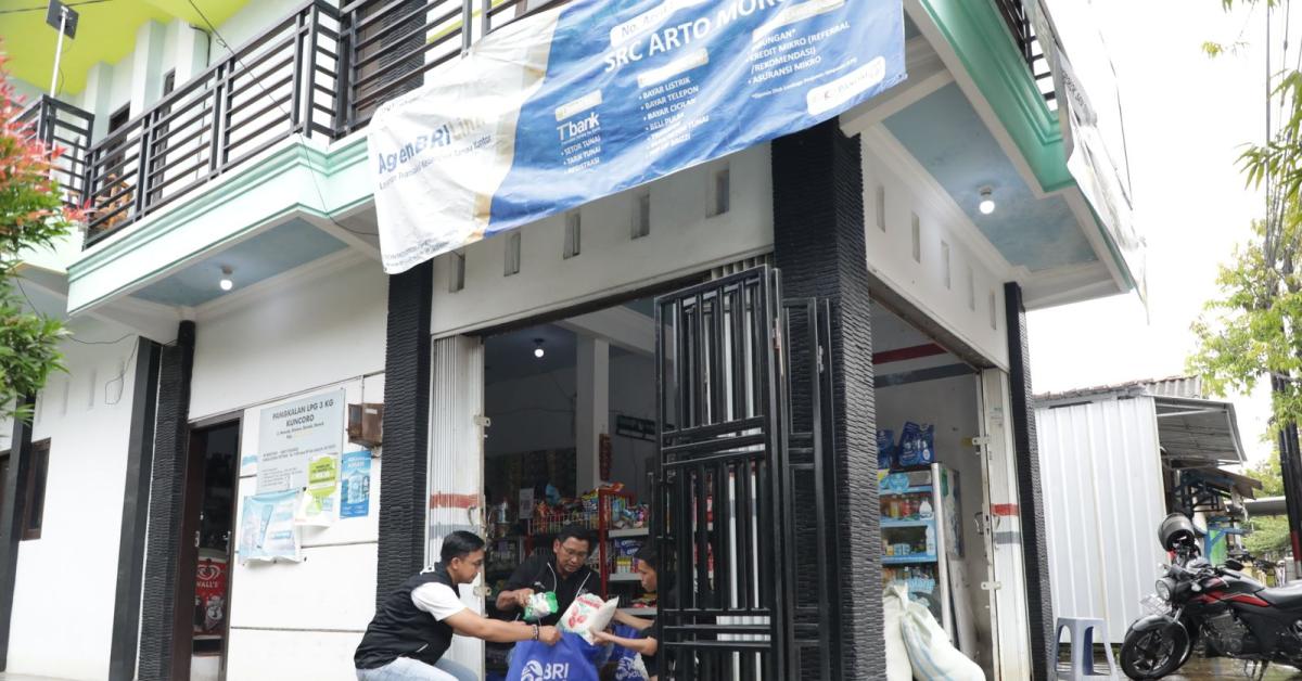 Tanggap Bencana Banjir, BRI Peduli Salurkan Bantuan bagi Warga Terdampak di Demak