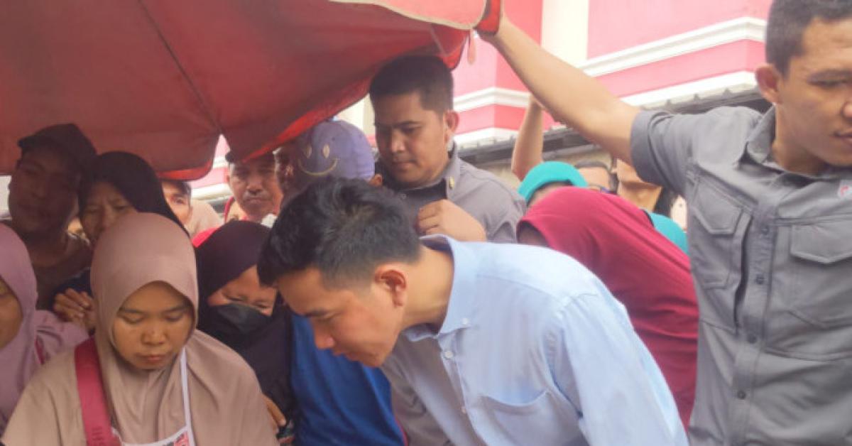 Gibran Rakabuming Raka Sapa Pedagang di Lampung