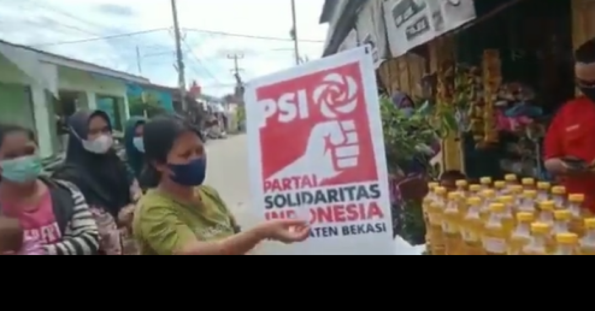 Geger Aksi PSI Jual Minyak Goreng Ratusan Liter Bikin Curiga, Warganet Heran: Lu Dapet dari Mana Tong?