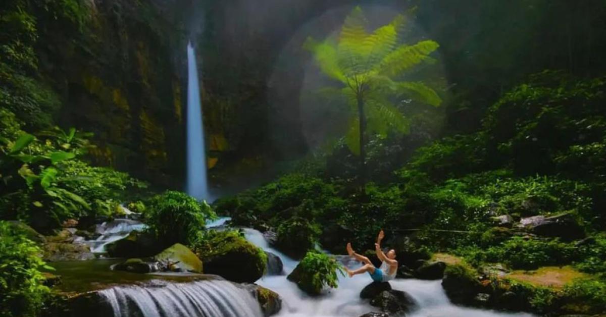 Keindahan Wisata Alam Air Terjun Kapas Biru Lumajang, Yang Pancarkan Daya Tarik Wisatawan Lokal