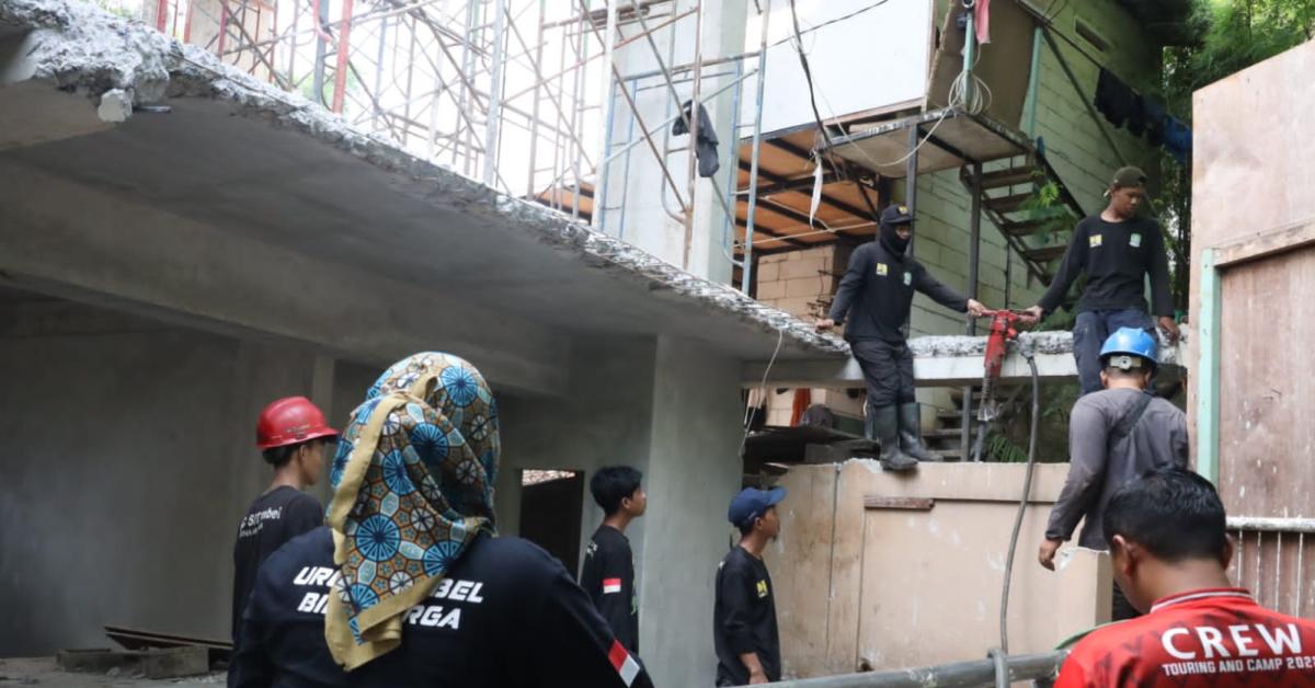Distaru Kota Bekasi Lanjutkan Pembongkaran Bangunan Parkir Bening Boutique Hotel Jatibening di Hari Kedua