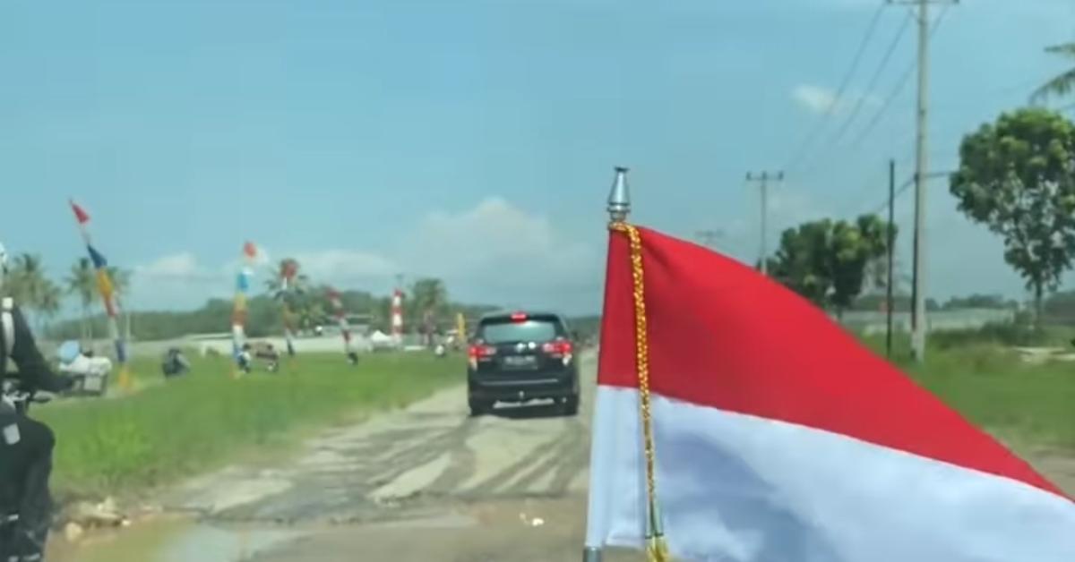 Begini Alasan Jokowi Pilih Lewat Jalan Rusak Saat Bekunjung ke Lampung